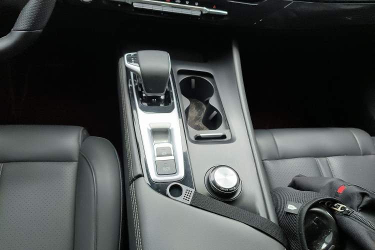 Used Dongfeng Aeolus Huge 2022 Mach Power 1.5T DareDrive Edition · Smart Gear Lever