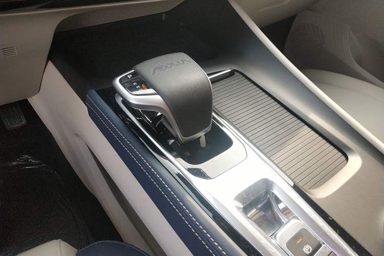Used Dongfeng Aeolus Huge 2022 Mach Power 1.5T Dare-to-Love Edition Gear Lever