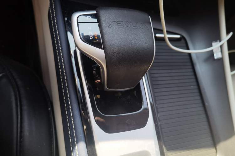 Used Dongfeng Aeolus Huge 2022 Mach Dual-Motor 1.5T MHD Dare-to-Dream Edition Gear Lever