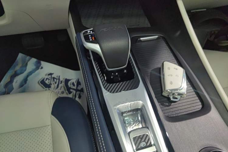 Used Dongfeng Aeolus Huge 2022 Mach Power 1.5T Dare-to-Drive Edition · Enjoyably悦 Gear Lever