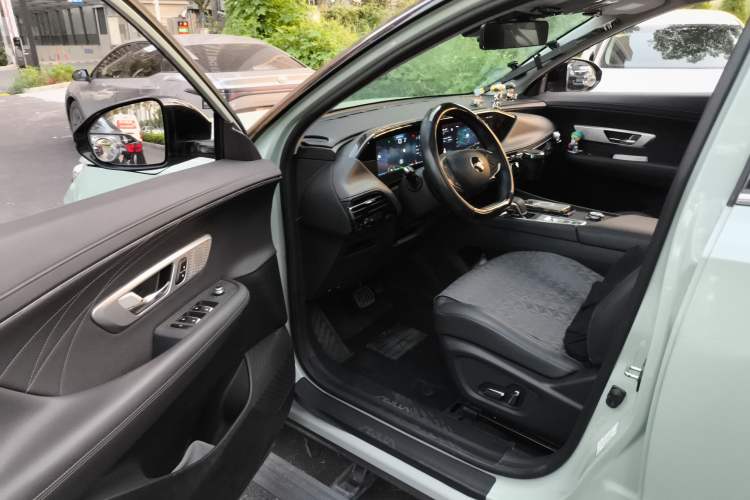 Used Dongfeng Aeolus Huge 2022 Mach Dual-Motor 1.5T MHD Dare-to-Dream Edition Interior 3