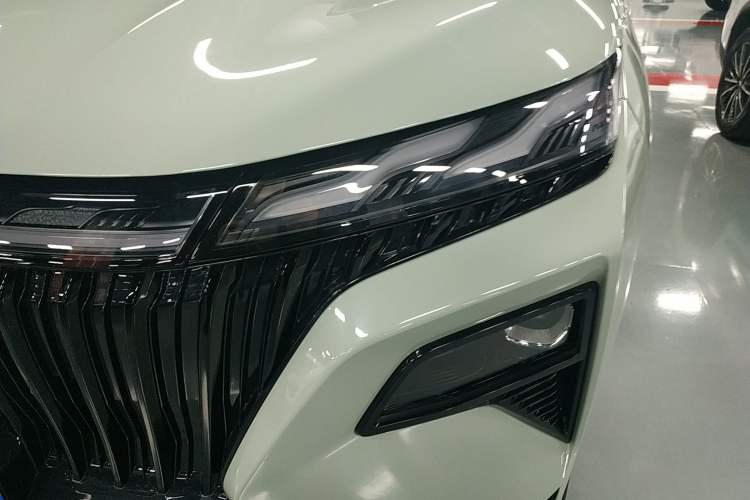 Used Dongfeng Aeolus Huge 2022 Mach Dual-Motor 1.5T MHD Dare-to-Dream Edition Left Front Headlight