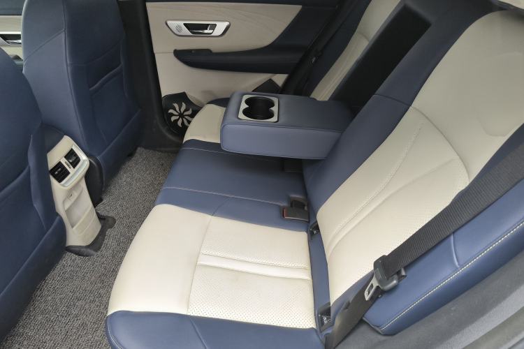 Used Dongfeng Aeolus Huge 2022 Mach Power 1.5T Dare-to-Drive Edition · Enjoyably悦 Left Rear Seat