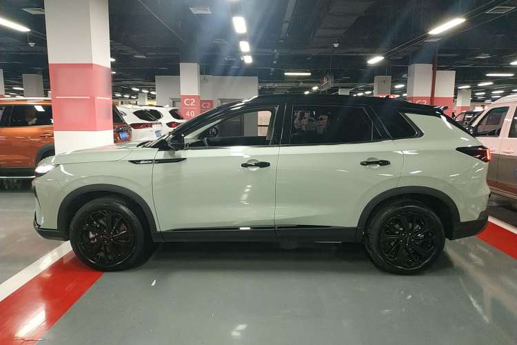 Used Dongfeng Aeolus Huge 2022 Mach Dual-Motor 1.5T MHD Dare-to-Dream Edition Left Side