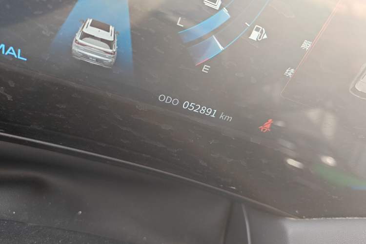 Used Dongfeng Aeolus Huge 2022 Mach Dual-Motor 1.5T MHD Dare-to-Dream Edition Odometer Close Up