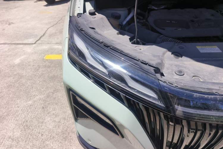 Used Dongfeng Aeolus Huge 2022 Mach Power 1.5T Dare-to-Love Edition Right Front Headlight