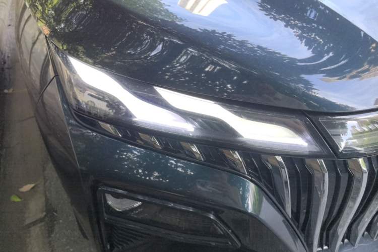 Used Dongfeng Aeolus Huge 2022 Mach Power 1.5T Dare-to-Love Edition Right Front Headlight