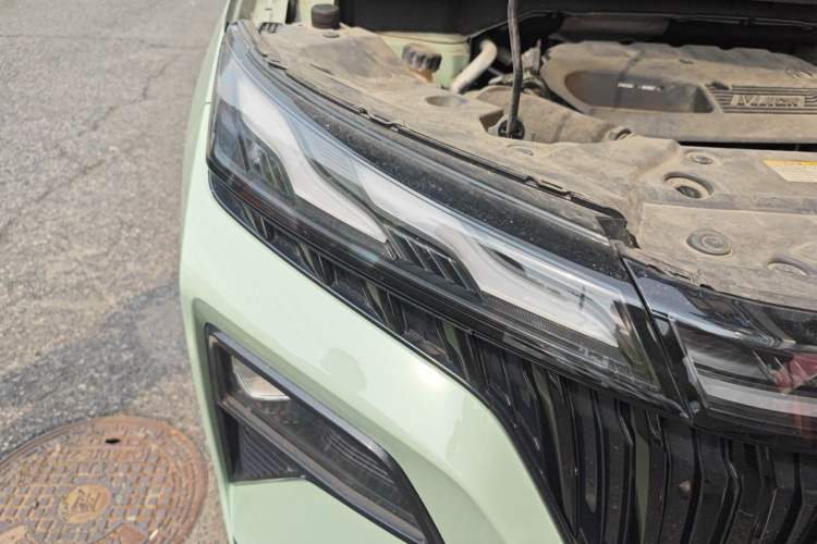 Used Dongfeng Aeolus Huge 2022 Mach Dual-Motor 1.5T MHD Dare-to-Dream Edition Right Front Headlight