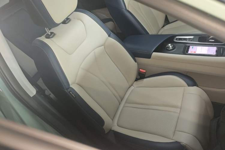 Used Dongfeng Aeolus Huge 2022 Mach Power 1.5T Dare-to-Drive Edition · Enjoyably悦 Right Front Seat