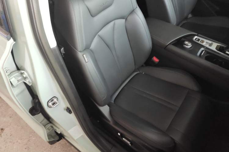 Used Dongfeng Aeolus Huge 2022 Mach Dual-Motor 1.5T MHD Dare-to-Dream Edition Right Front Seat