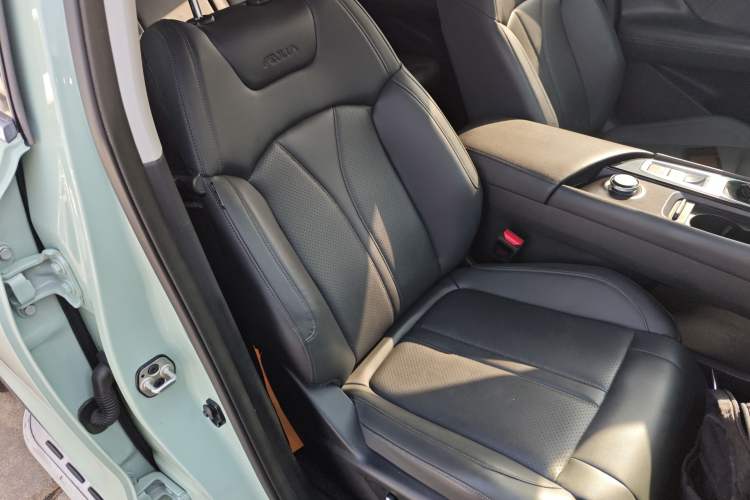 Used Dongfeng Aeolus Huge 2022 Mach Dual-Motor 1.5T MHD Dare-to-Dream Edition Right Front Seat