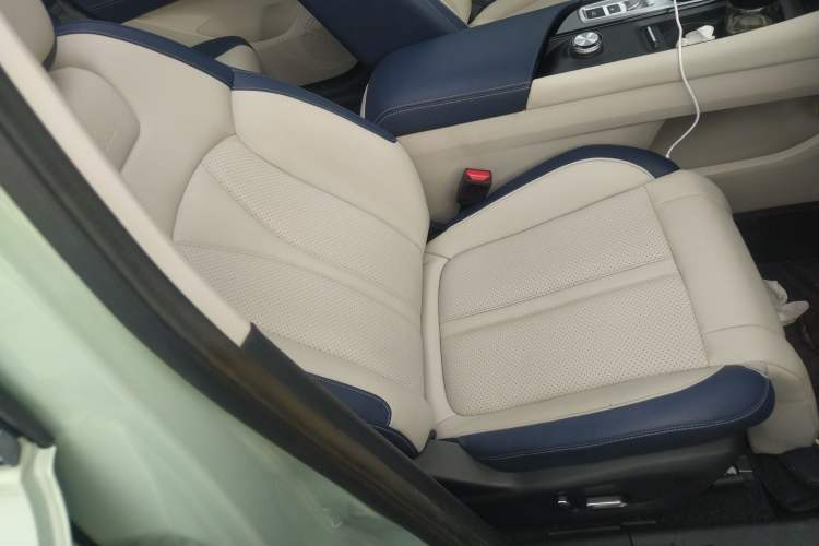 Used Dongfeng Aeolus Huge 2022 Mach Dual-Motor 1.5T MHD Dare-to-Dream Edition Right Front Seat