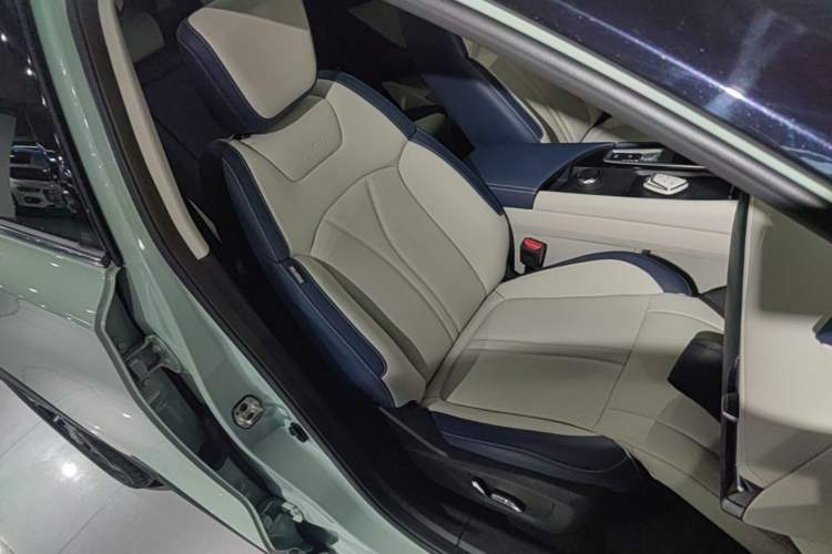 Used Dongfeng Aeolus Huge 2022 Mach Power 1.5T Dare-to-Drive Edition · Enjoyably悦 Right Front Seat