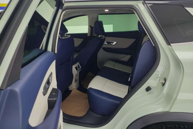 Used Dongfeng Aeolus Huge 2022 Mach Dual-Motor 1.5T MHD Dare-to-Dream Edition Right Rear Seat