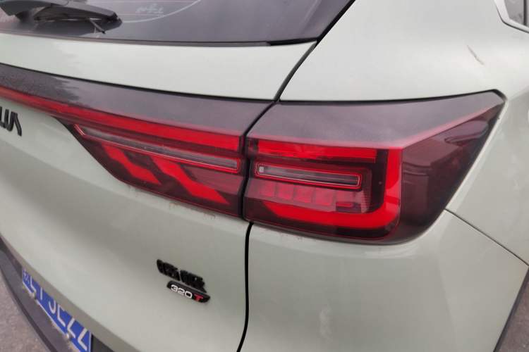 Used Dongfeng Aeolus Huge 2022 Mach Power 1.5T Dare-to-Enjoy Edition · Yue Right Rear Taillight