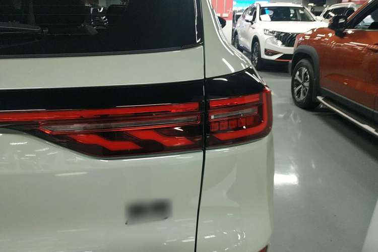 Used Dongfeng Aeolus Huge 2022 Mach Dual-Motor 1.5T MHD Dare-to-Dream Edition Right Rear Taillight