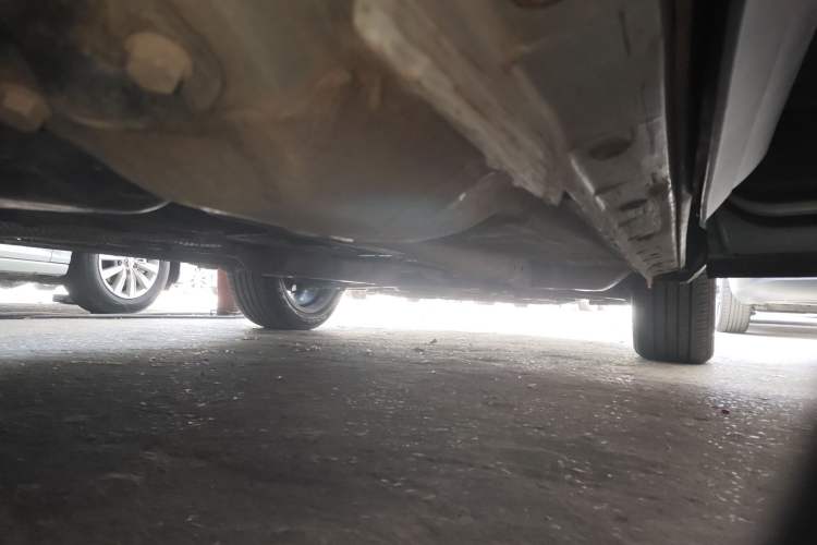 Used Dongfeng Aeolus Huge 2022 Mach Dual-Motor 1.5T MHD Dare-to-Dream Edition Right Side Sill