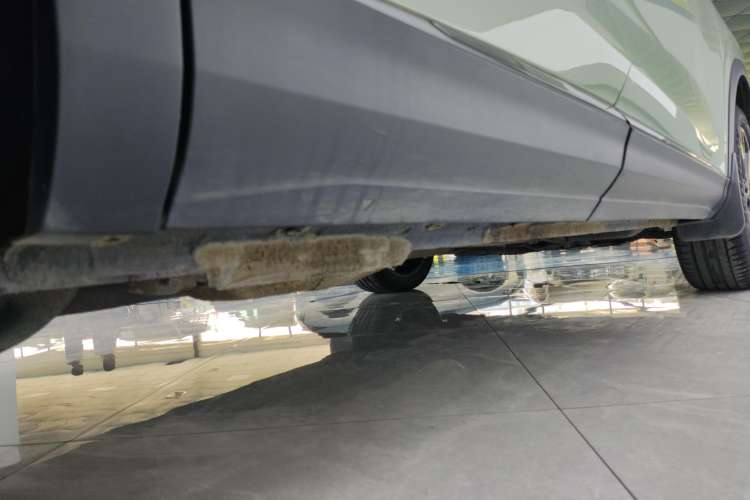 Used Dongfeng Aeolus Huge 2022 Mach Dual-Motor 1.5T MHD Dare-to-Dream Edition Right Side Sill