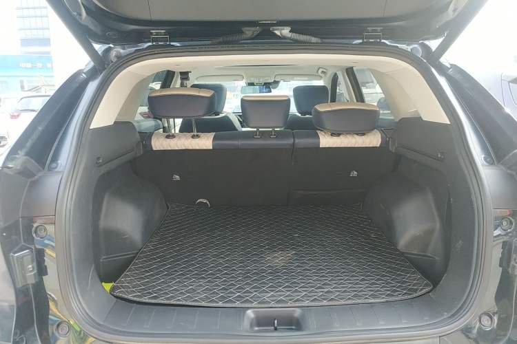 Used Dongfeng Aeolus Huge 2022 Mach Power 1.5T Dare-to-Love Edition Trunk