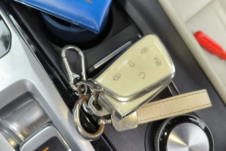 Used Dongfeng Aeolus Huge 2022 Mach Power 1.5T Dare-to-Drive Edition · Enjoyably悦 Vehicle Key