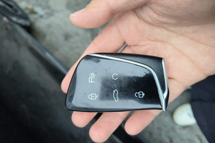Used Dongfeng Aeolus Huge 2022 Mach Power 1.5T DareDrive Edition · Smart Vehicle Key
