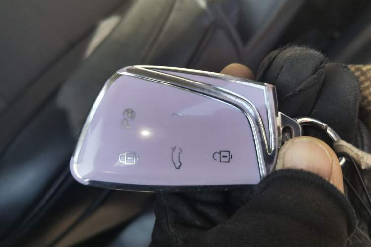 Used Dongfeng Aeolus Huge 2022 Mach Dual-Motor 1.5T MHD Dare-to-Dream Edition Vehicle Key