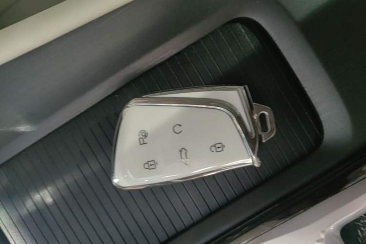 Used Dongfeng Aeolus Huge 2022 Mach Power 1.5T Dare-to-Drive Edition · Enjoyably悦 Vehicle Key