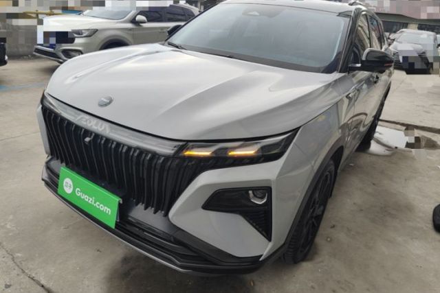 Używany Dongfeng Aeolus Huge 2022 Mach Dual-Motor 1.5T MHD Dare-to-Dream Edition