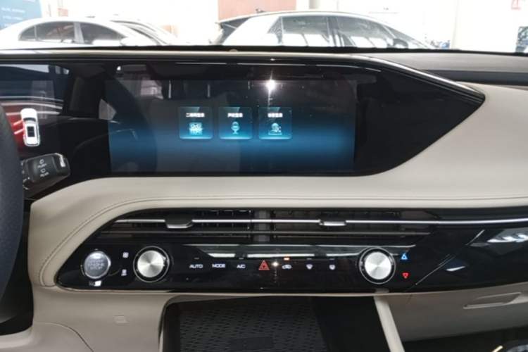 Used Dongfeng Aeolus Huge 2022 Mach Dual-Motor 1.5T MHD Dare-to-Dream Edition Audio And AC Panel