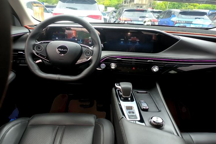 Used Dongfeng Aeolus Huge 2022 Mach Dual-Motor 1.5T MHD Dare-to-Dream Edition Center Console