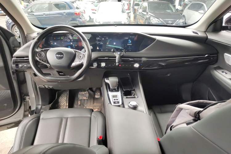 Used Dongfeng Aeolus Huge 2022 Mach Dual-Motor 1.5T MHD Dare-to-Dream Edition Center Console