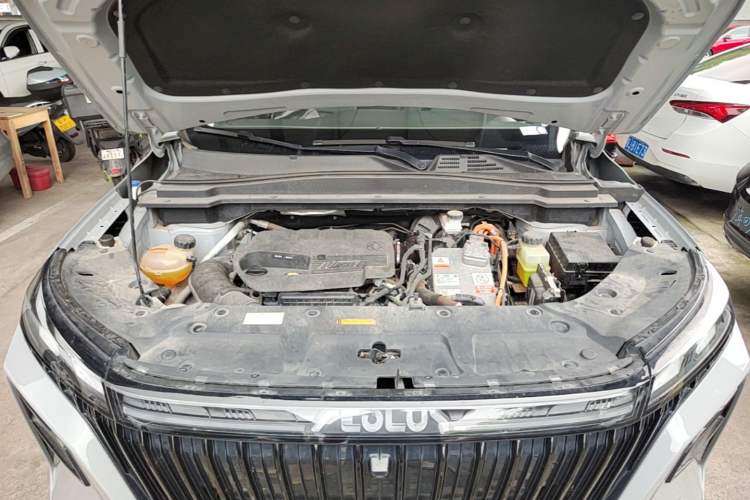 Used Dongfeng Aeolus Huge 2022 Mach Dual-Motor 1.5T MHD Dare-to-Dream Edition Engine Bay
