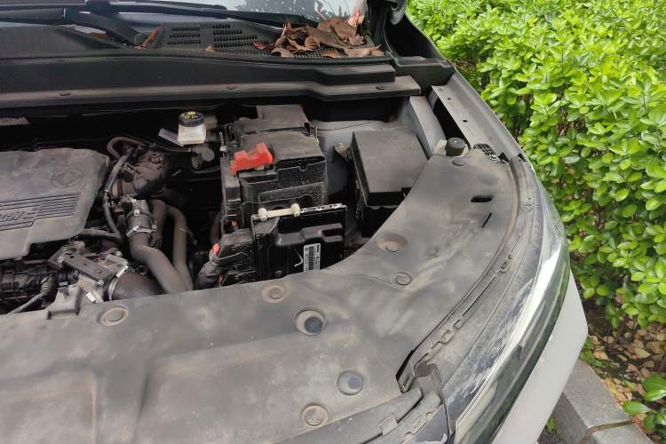 Used Dongfeng Aeolus Huge 2022 Mach Power 1.5T Dare-to-Love Edition Engine Bay Left