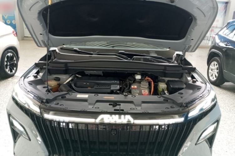 Used Dongfeng Aeolus Huge 2022 Mach Dual-Motor 1.5T MHD Dare-to-Dream Edition Engine Bay