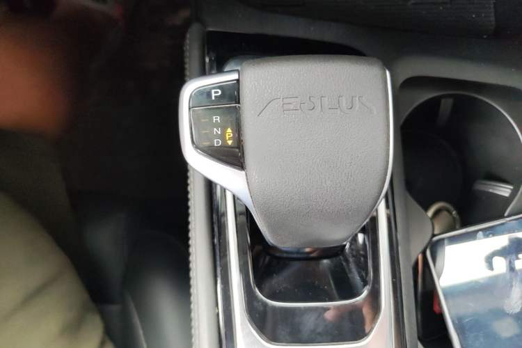 Used Dongfeng Aeolus Huge 2022 Mach Dual-Motor 1.5T MHD Dare-to-Dream Edition Gear Lever