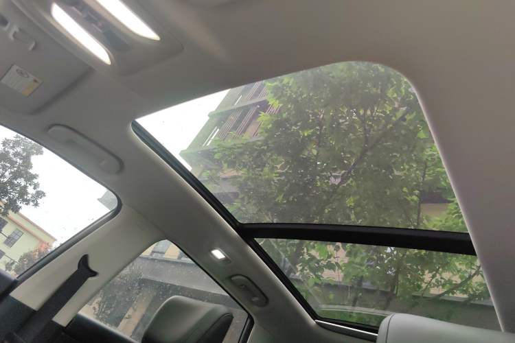 Used Dongfeng Aeolus Huge 2022 Mach Power 1.5T Dare-to-Love Edition Headliner