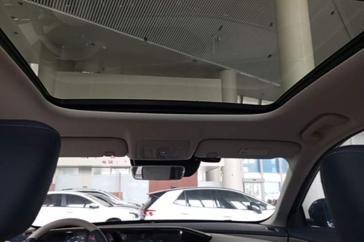 Used Dongfeng Aeolus Huge 2022 Mach Dual-Motor 1.5T MHD Dare-to-Dream Edition Headliner