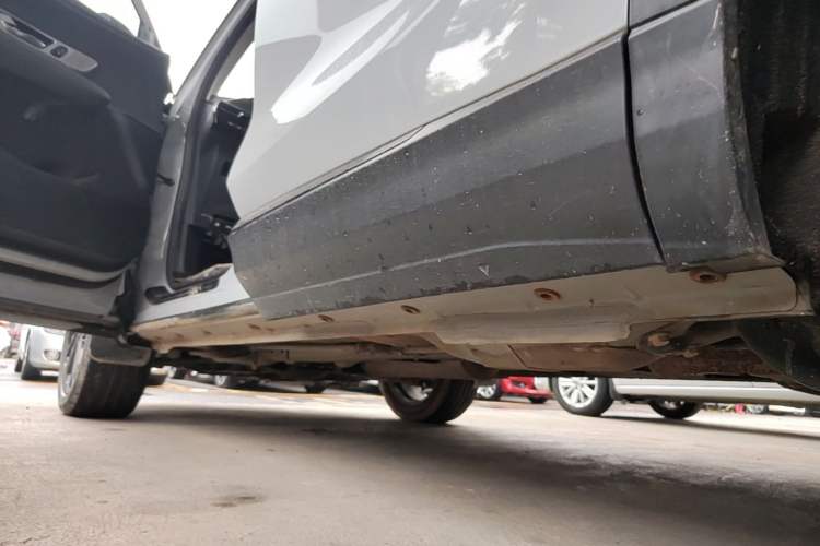 Used Dongfeng Aeolus Huge 2022 Mach Dual-Motor 1.5T MHD Dare-to-Dream Edition Left Side Sill