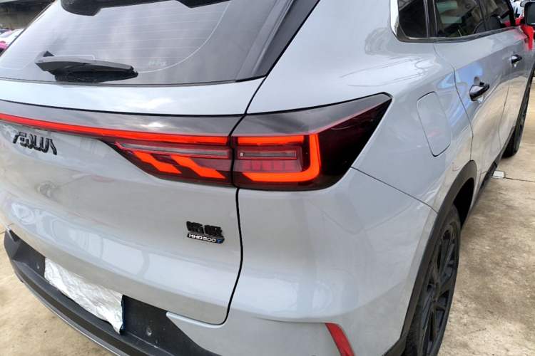 Used Dongfeng Aeolus Huge 2022 Mach Dual-Motor 1.5T MHD Dare-to-Dream Edition Right Rear Taillight