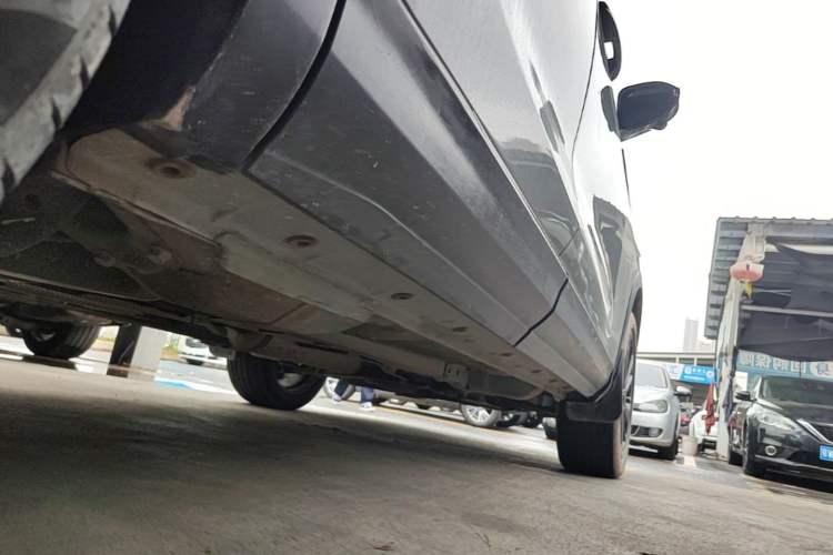 Used Dongfeng Aeolus Huge 2022 Mach Dual-Motor 1.5T MHD Dare-to-Dream Edition Right Side Sill