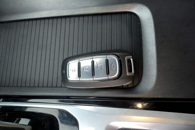 Used Dongfeng Aeolus Huge 2022 Mach Dual-Motor 1.5T MHD Dare-to-Dream Edition Vehicle Key