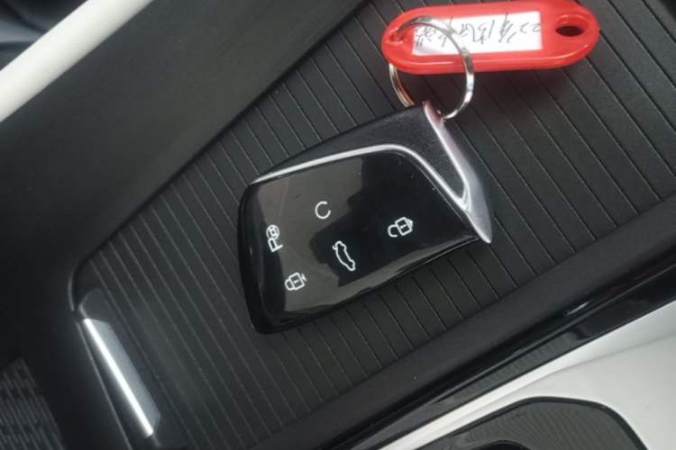 Used Dongfeng Aeolus Huge 2022 Mach Dual-Motor 1.5T MHD Dare-to-Dream Edition Vehicle Key