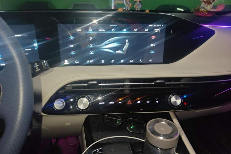 Used Dongfeng Aeolus Huge 2022 Mach Dual-Motor 1.5T MHD Dare-to-Dream Edition Audio And AC Panel