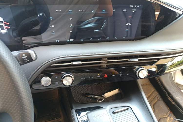 Used Dongfeng Aeolus Huge 2022 Mach Dual-Motor 1.5T MHD Dare-to-Dream Edition Audio And AC Panel