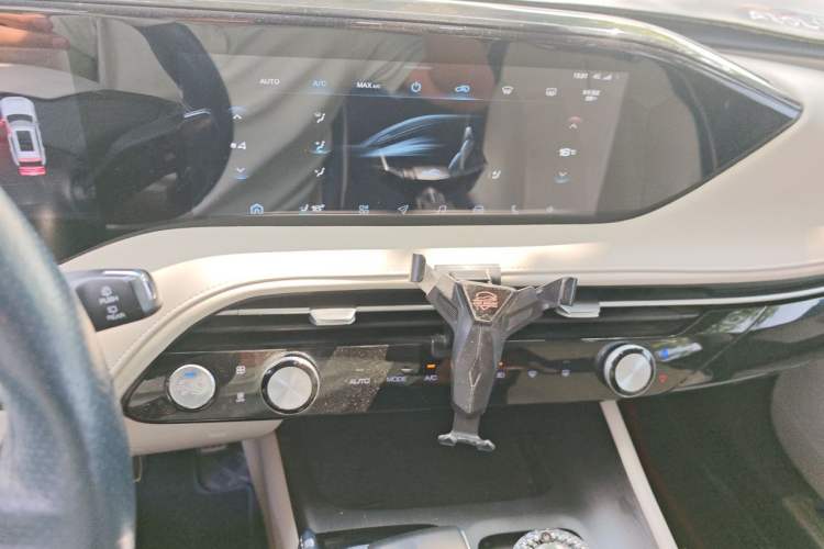 Used Dongfeng Aeolus Huge 2022 Mach Power 1.5T Dare-to-Love Edition Audio And AC Panel