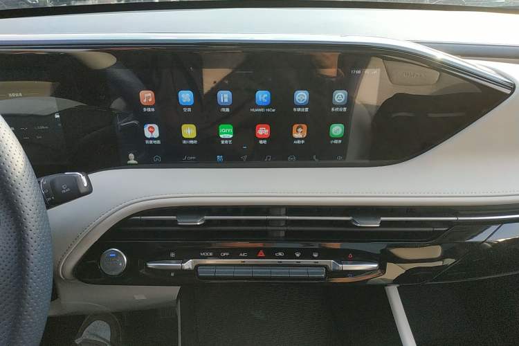 Used Dongfeng Aeolus Huge 2022 Mach Power 1.5T DareDrive Edition · Smart Audio And AC Panel