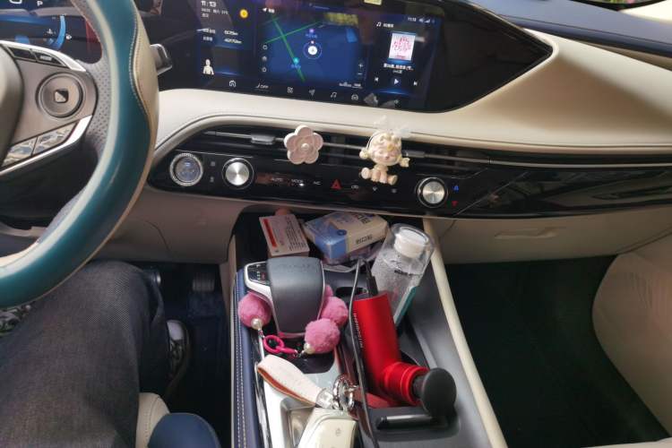 Used Dongfeng Aeolus Huge 2022 Mach Power 1.5T Dare-to-Love Edition Audio And AC Panel