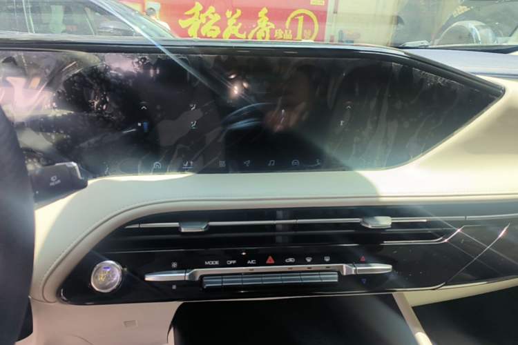 Used Dongfeng Aeolus Huge 2022 Mach Power 1.5T DareDrive Edition · Smart Audio And AC Panel
