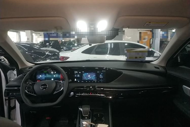 Used Dongfeng Aeolus Huge 2022 Mach Power 1.5T DareDrive Edition · Smart Center Console