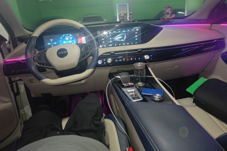 Used Dongfeng Aeolus Huge 2022 Mach Dual-Motor 1.5T MHD Dare-to-Dream Edition Center Console